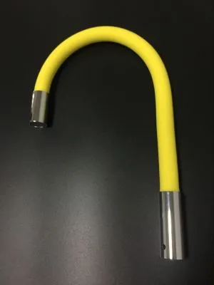 Minden irányba rugalmas gumibetétes tömlõ a konyhai mosogatócsõhöz