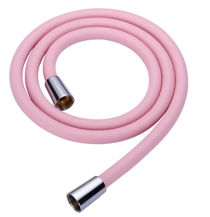 Világos rózsaszín zuhanyspray tömlő rögzítése